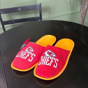 New Men’s Red and Yellow Chiefs Slippers Large Size 11-12